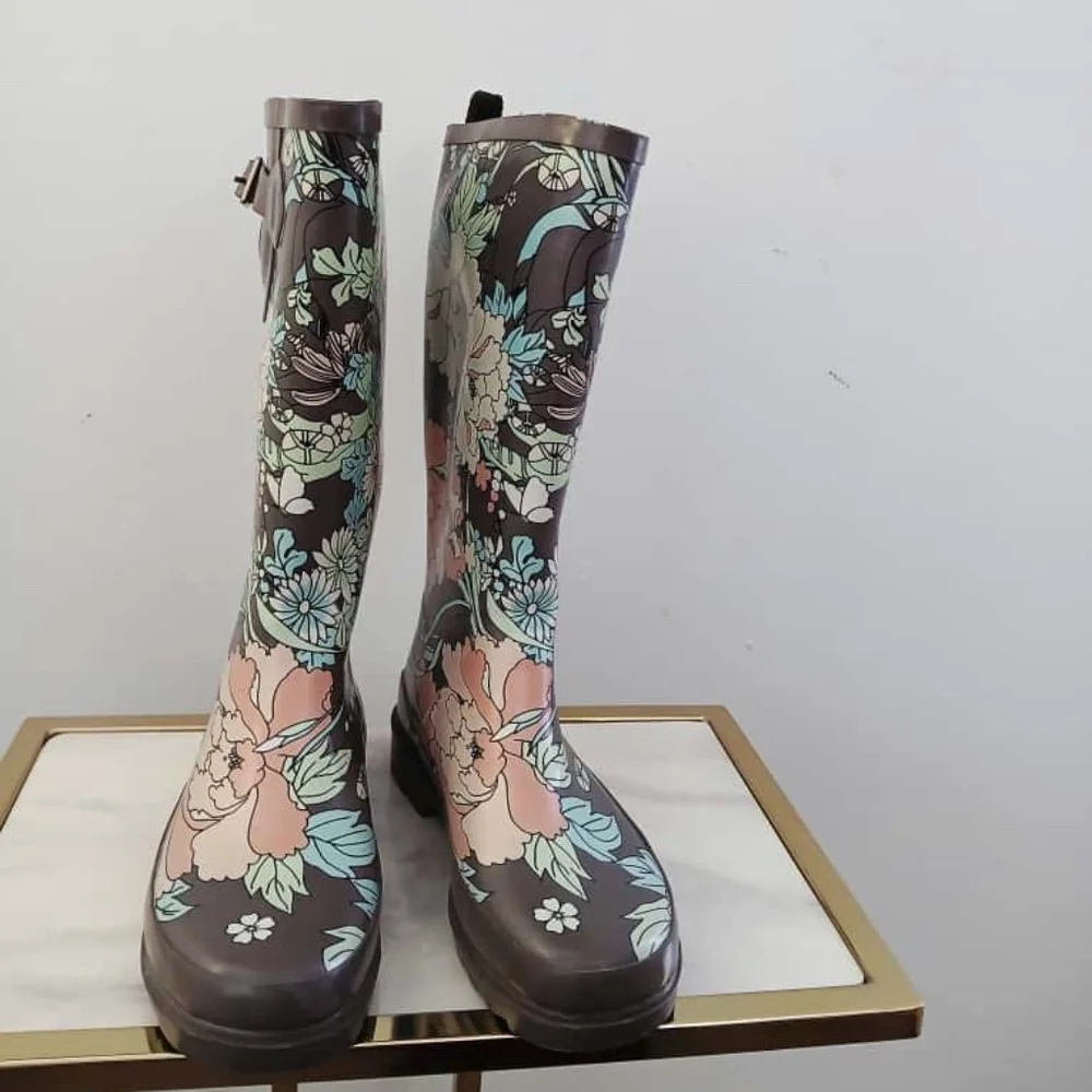 Sakroots Women’s Floral Print Rain Boots Size 6.
